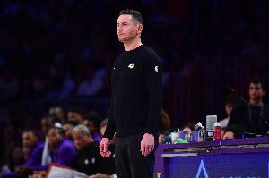 雷迪克：球队今晚看起来疲惫 我们没能保持住比赛初段的那种强度