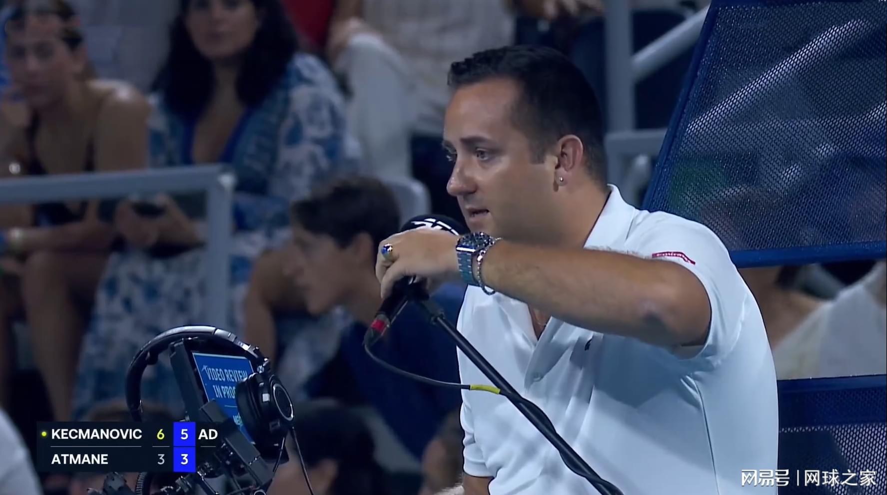 开云体育下载-历史罕见！接发球员、面对赛点、超时被罚分、直接输掉比赛